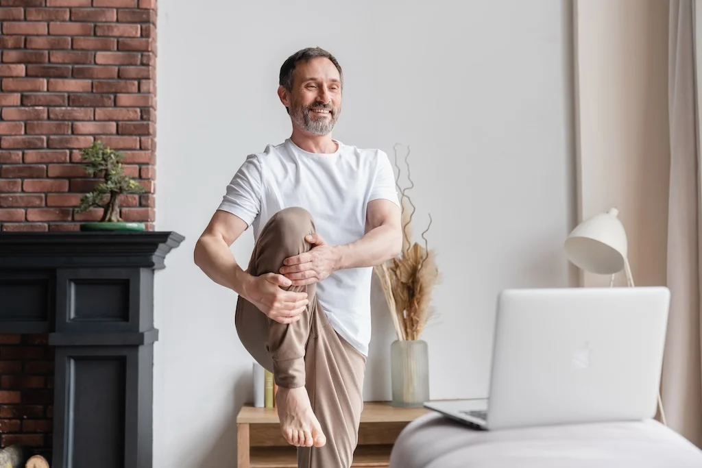 Thomas Rudelt beim Yoga